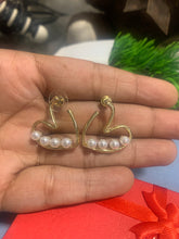 Pearl heart earrings