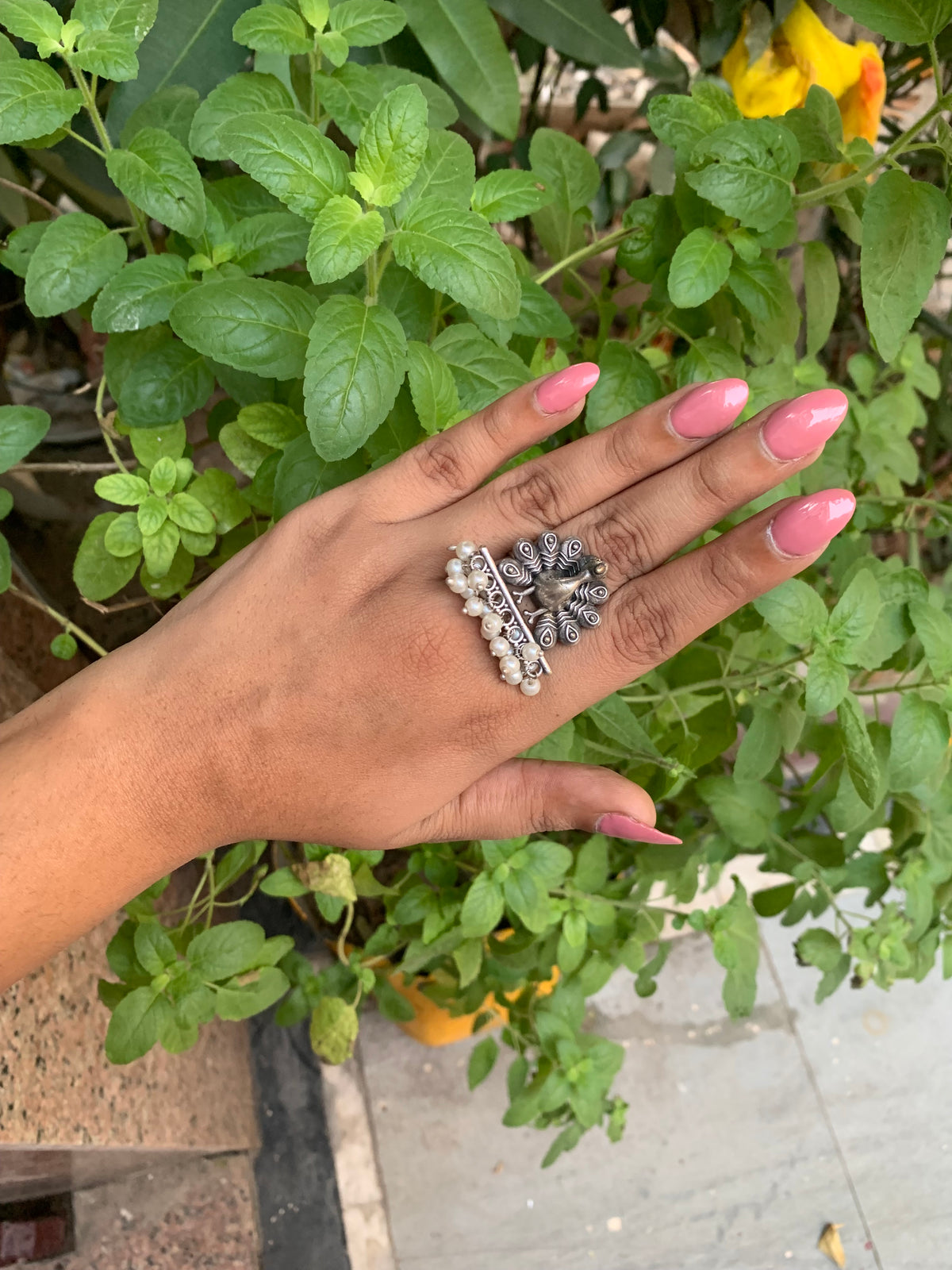 Peacock ring with pearls