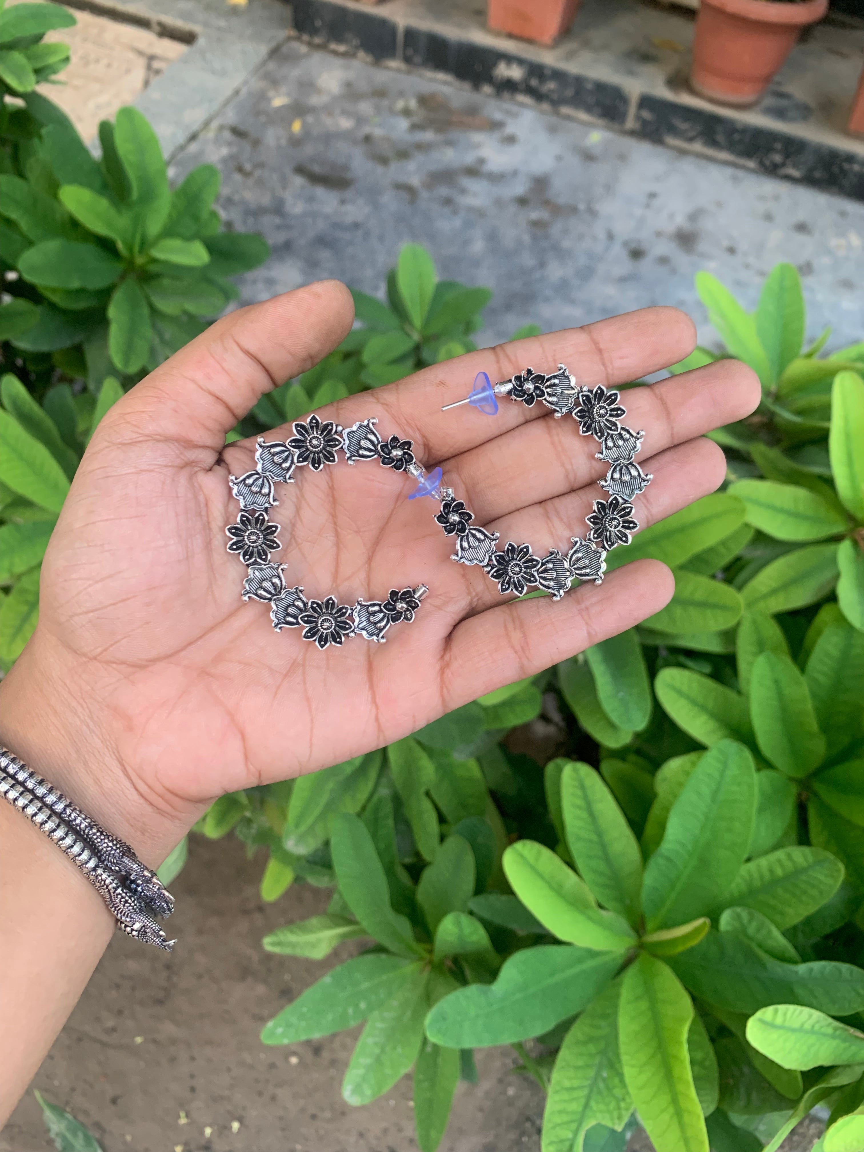 Flower earcuffs