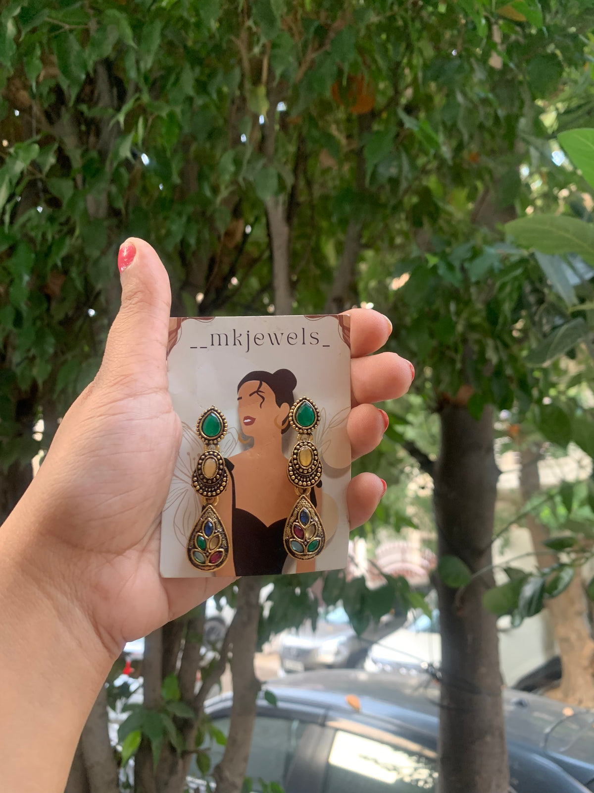 Beautiful hanging earrings😍