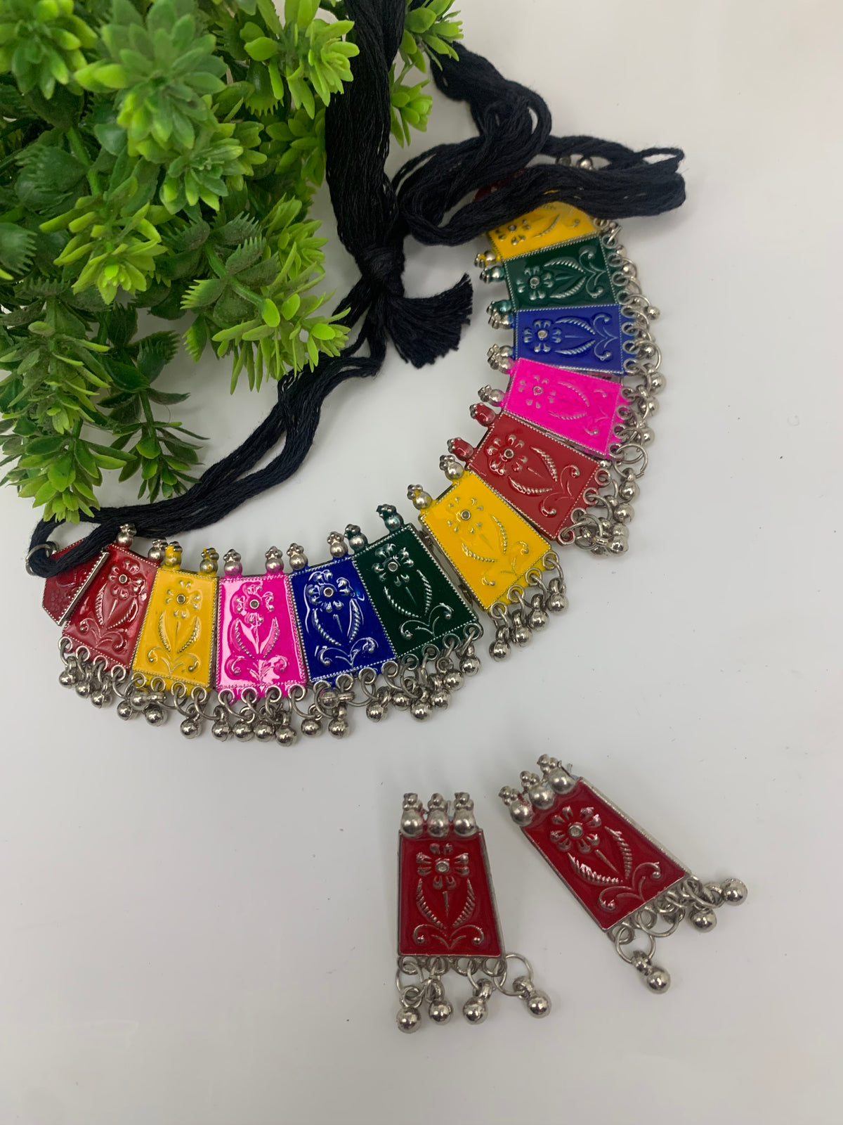 Multi colour choker