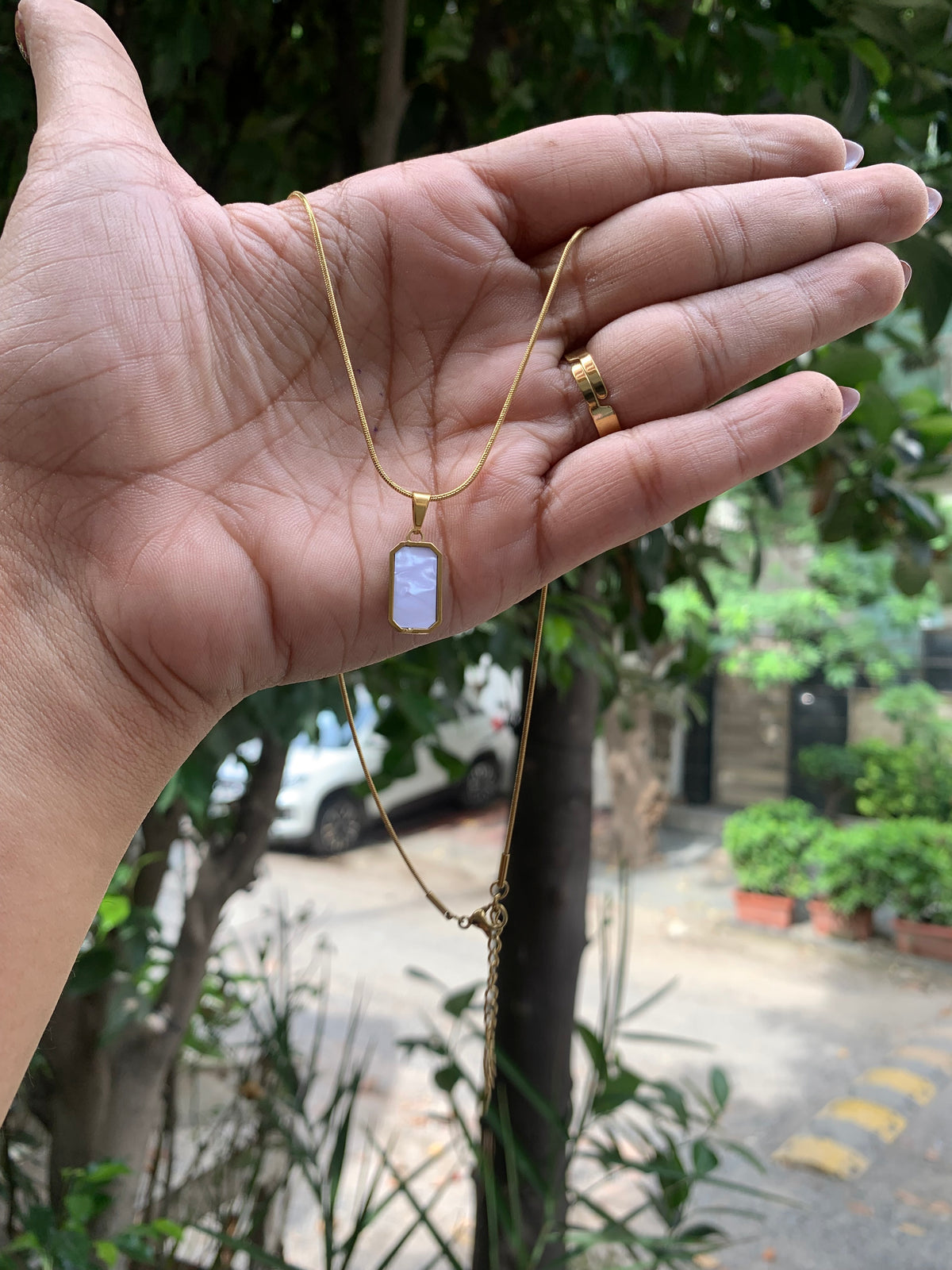 Reversible necklace